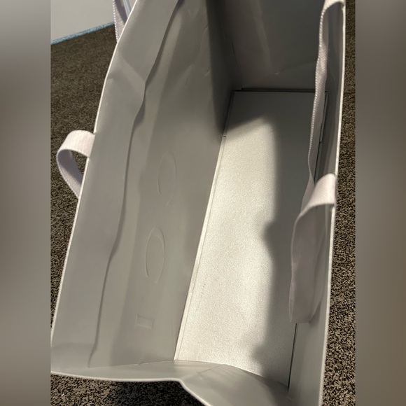 2023 Gucci Christmas Gift Bag - Picture 7 of 7